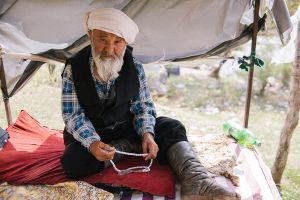 central asia kirghizistan stefano majno old man arslanbob.jpg